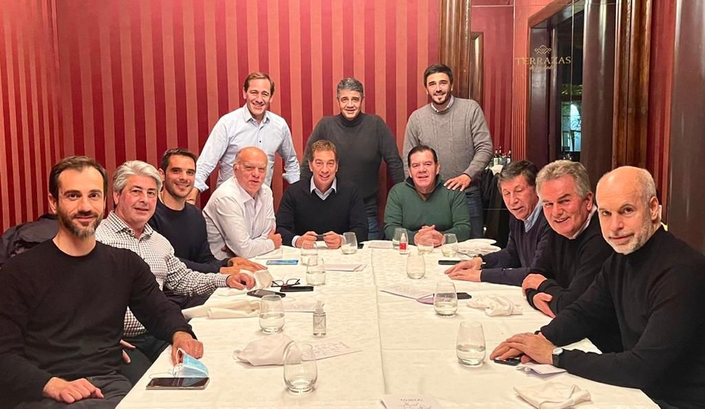 Larreta y Santilli con intendentes en «La cena de la unidad y el triunfo