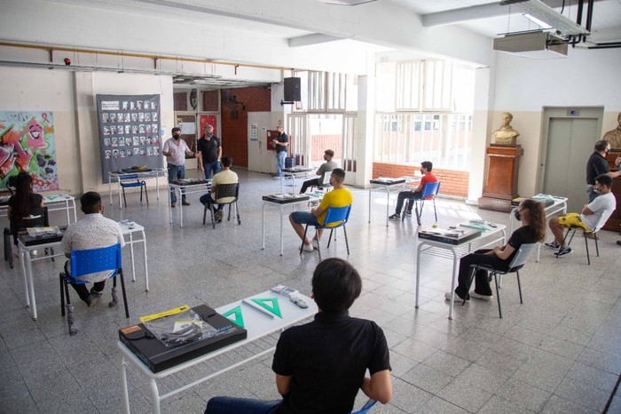Actualizan protocolos para casos sospechosos y contacto estrecho en escuelas de CABA