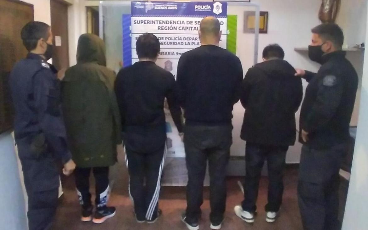 Detienen a cuatro ciudadanos chinos y les secuestran armamento en La Plata