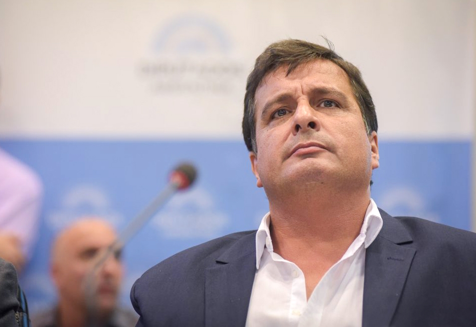 El diputado oficialista Casaretto pidió al Gobierno que aumente los salarios por decreto