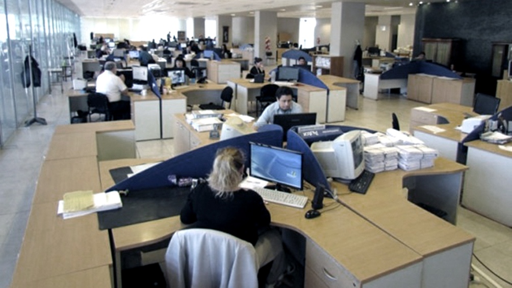 Empleadas y empleados estatales vuelven a la presencialidad desde hoy con un esquema programado