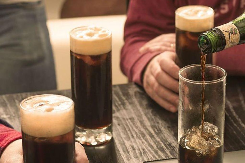 Comerciantes alertan sobre la venta de fernet adulterado con tinta en Maipú