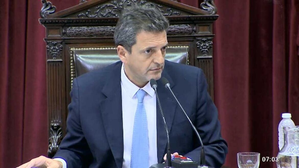 Massa firma una resolución para volver a las sesiones presenciales de Diputados