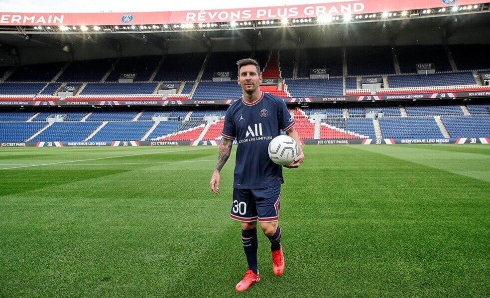 Messi inicia su reinado en el Parque de los Príncipes