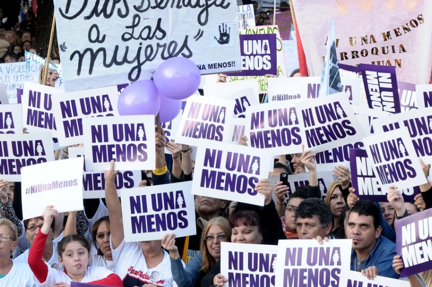 Mujeres reclamaron a intendente de La Plata adopción de medidas para frenar la violencia de género