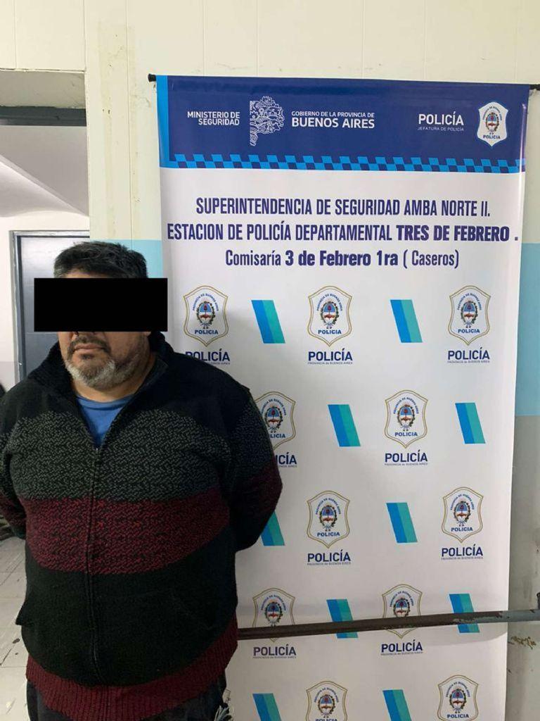 Dos padres pelean en la puerta de un colegio tras discusión en WhatsApp, uno perdió un ojo