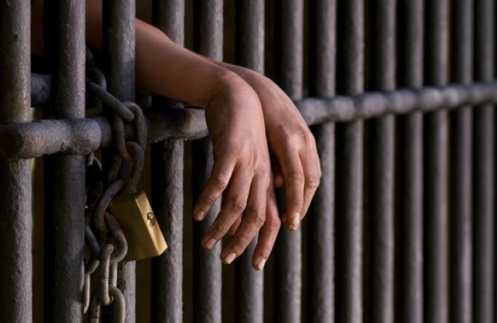 Condenan a ocho años y medio de prisión a un penitenciario por abusar sexualmente de una mujer