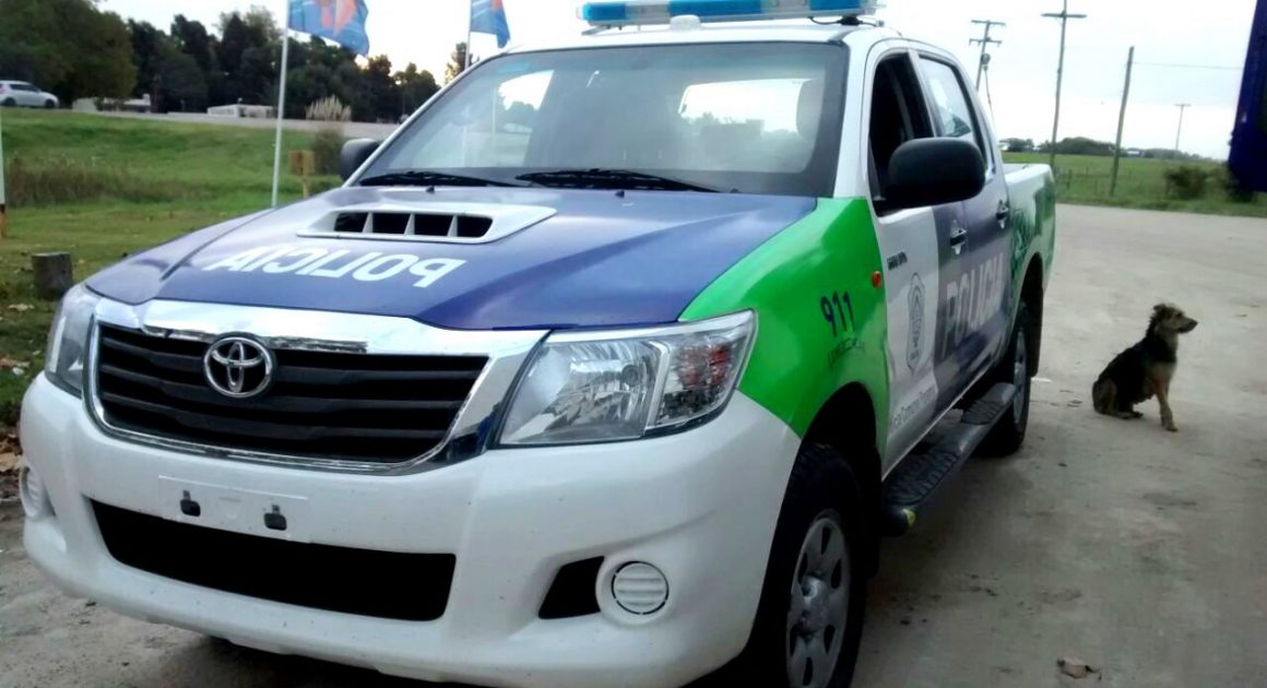 Delincuentes armados asaltan a una mujer y le roban el auto en la puerta de su casa de Martínez