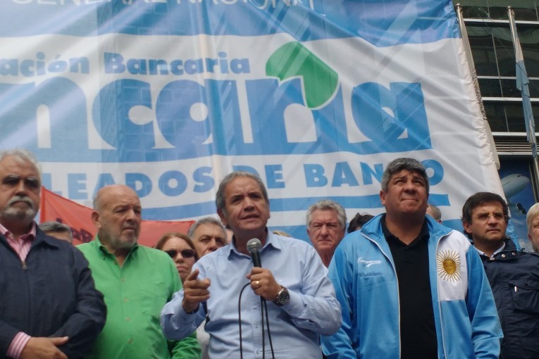 Bancarios se movilizan en la city porteña en rechazo de cierre de sucursales y otros reclamos