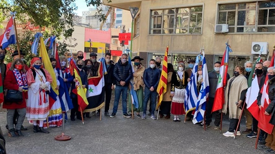 Danzas tradicionales y opciones gastronómicas en festival de colectividades en Bahía Blanca