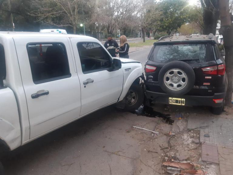Funcionario de Garro chocó borracho a un vehículo estacionado volviendo de un boliche