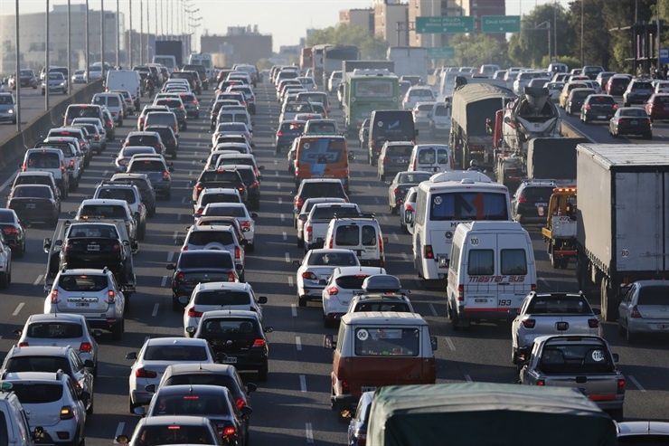 Éxodo turístico por el fin de semana XXL, colapso en las ruta rumbo a la costa