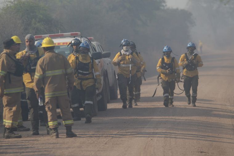 Continúa el combate a los incendios del norte cordobés, que dejó dos muertos y un herido grave