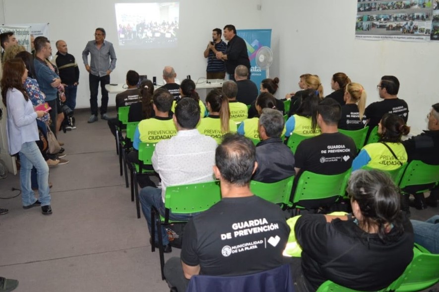 La Plata: Capacitan a agentes de la Guardia Urbana sobre prevención del delito