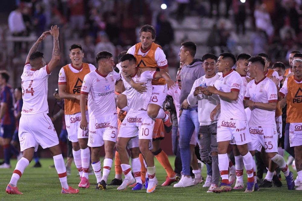 Huracán se llevó el clásico y hunde a San Lorenzo en una espiral sin fondo