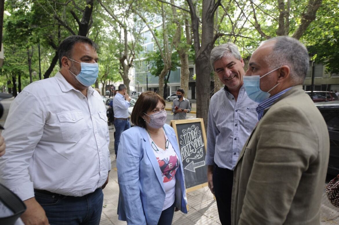Graciela Ocaña y candidatos de Juntos, en encuentro con comerciantes de City Bell y agenda por adultos mayores