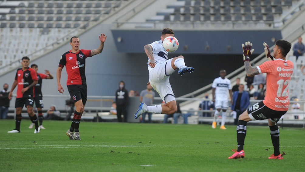 Gimnasia le ganó a Newell´s en duelo de necesitados en el bosque platense
