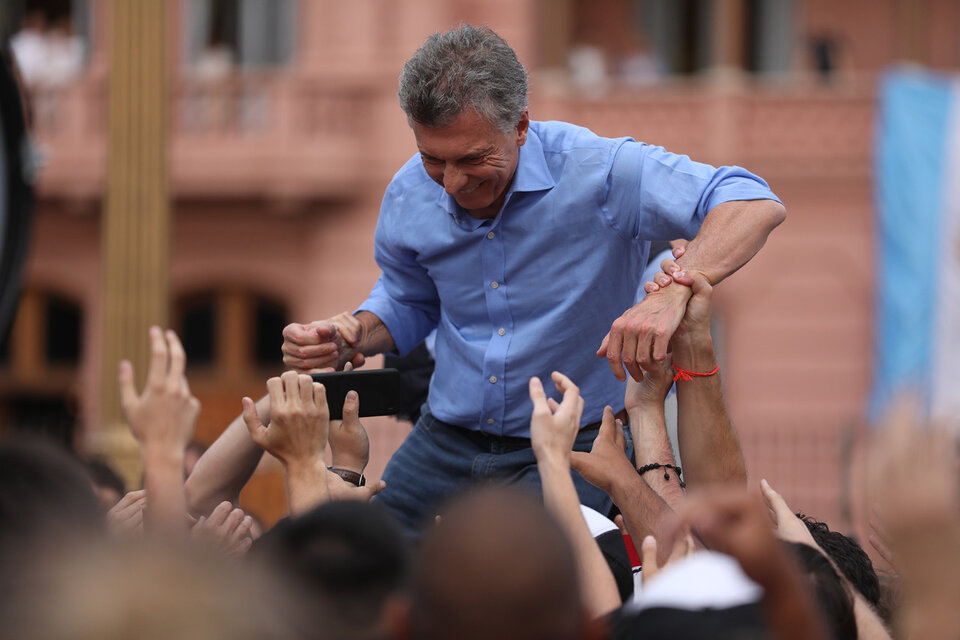 Las redes destrozaron a Macri por la contratación de 400 micros para acompañarlo a Dolores