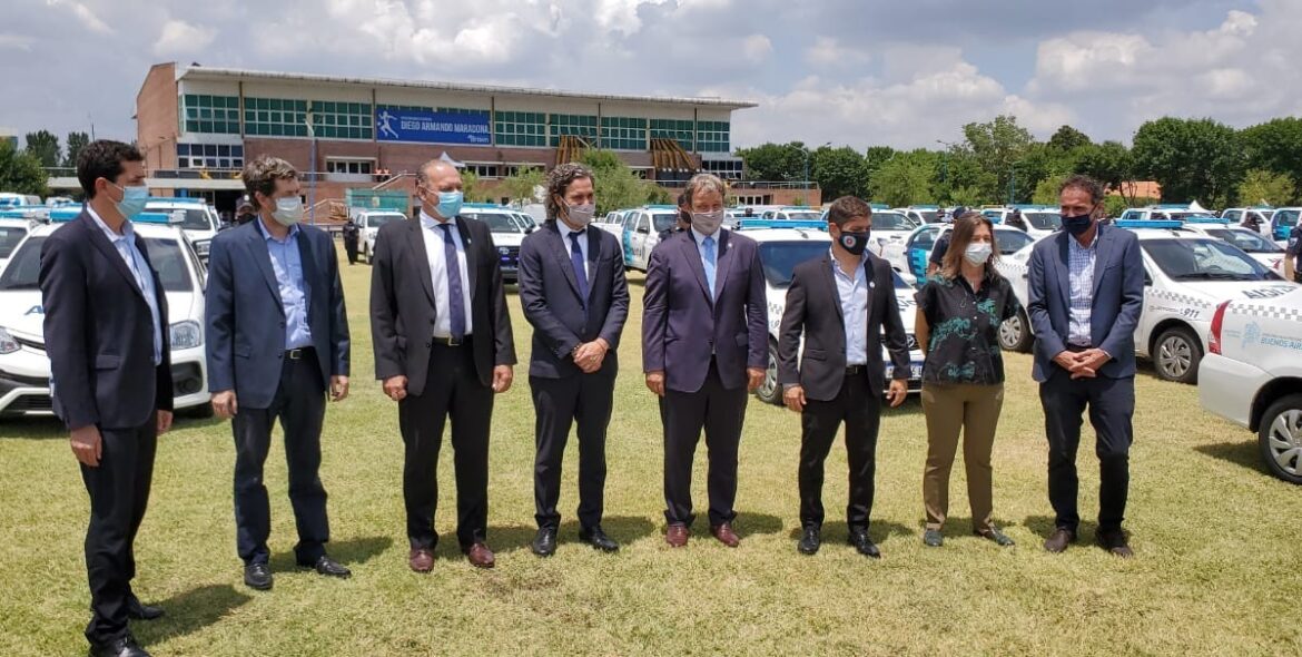 Kicillof entrega patrulleros y escrituras en Almirante Brown