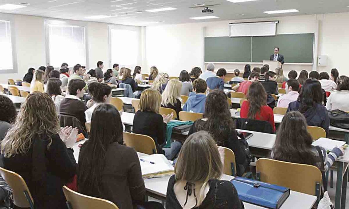 Educación autorizó el retorno a la presencialidad plena en las universidades