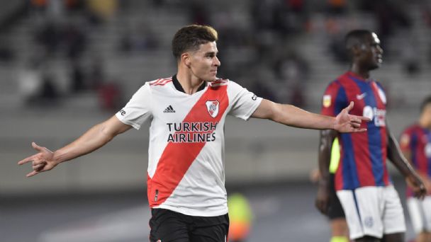 River, con un Julián Álvarez implacable, desgastó a San Lorenzo para un triunfo clave
