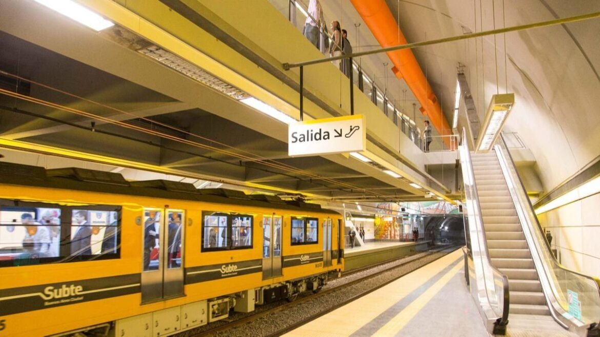 El subte vuelve a funcionar desde hoy con su horario de cierre prepandemia