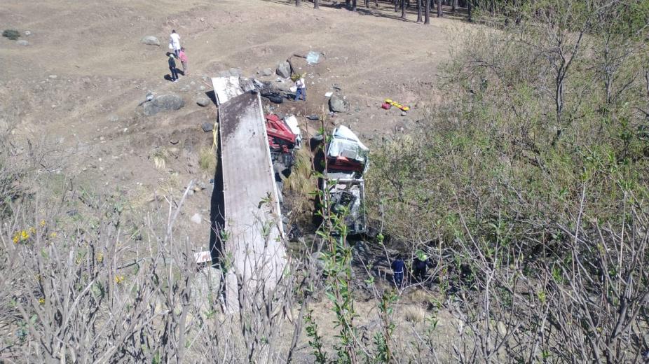 Dos muertos al desbarrancar un camión en Tafí del Valle, Tucumán