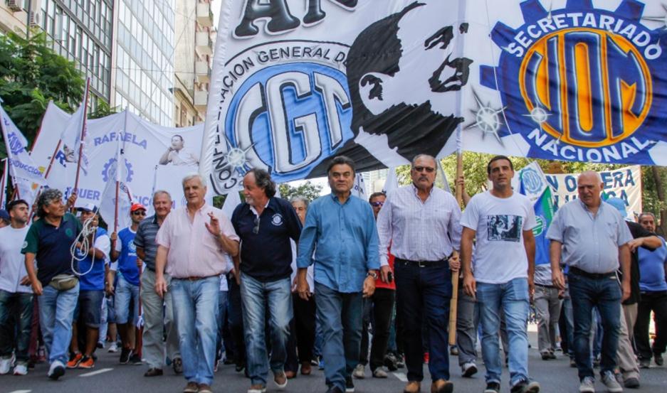 La CGT realiza su acto por el Día de la Lealtad y organizaciones sociales acompañan con una marcha