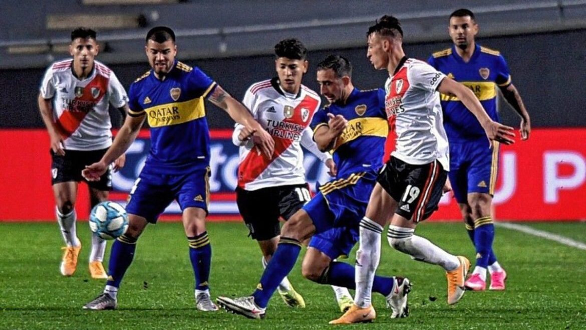 River y Boca animan un superclásico con hinchas en el Monumental