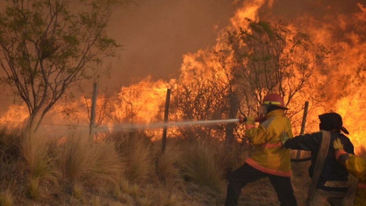 Un hombre murió y su hermano sufrió quemaduras graves en incendio forestal en Córdoba