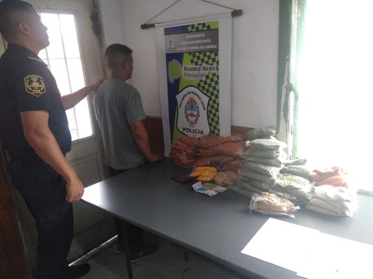«Vendemos condimento» y ofrecían marihuana casa por casa