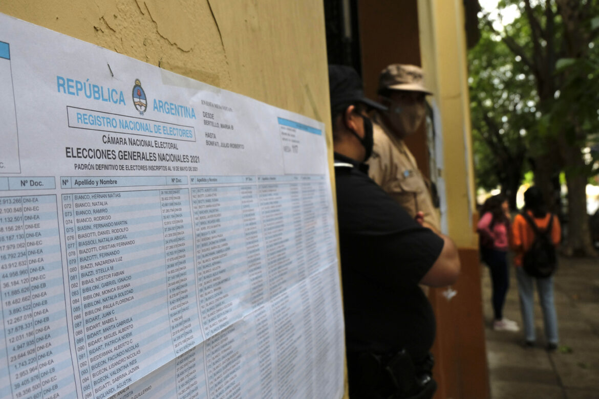 Bajo protocolos sanitarios flexibilizados, comenzaron las elecciones legislativas en todo el país