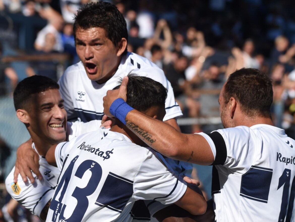 Con la picardía de «Pipo» y la «Pulga», Gimnasia goleó a Talleres