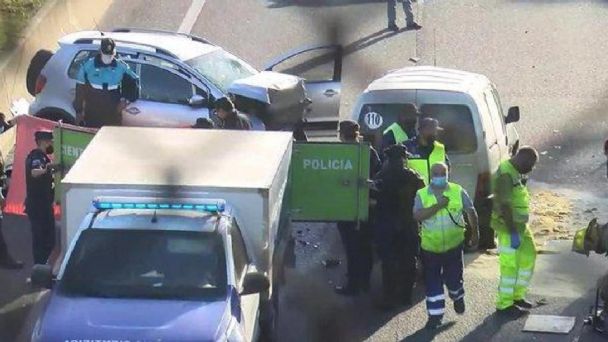 Dos muertos tras el choque de un auto que iba en contramano por Autopista del Oeste, en Morón