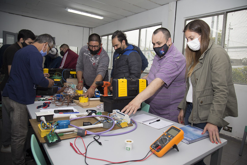 San Isidro: El curso de electricidad ayuda a jóvenes a conseguir empleo