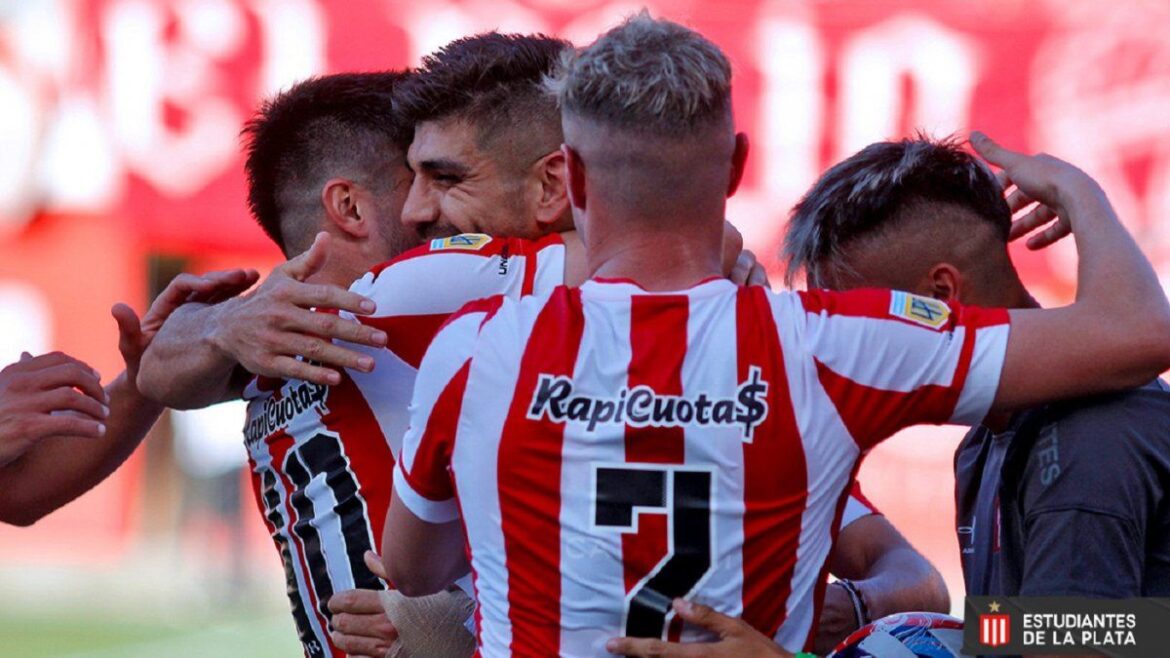 Estudiantes venció a Vélez en un duro partido y se aseguró la Sudamericana