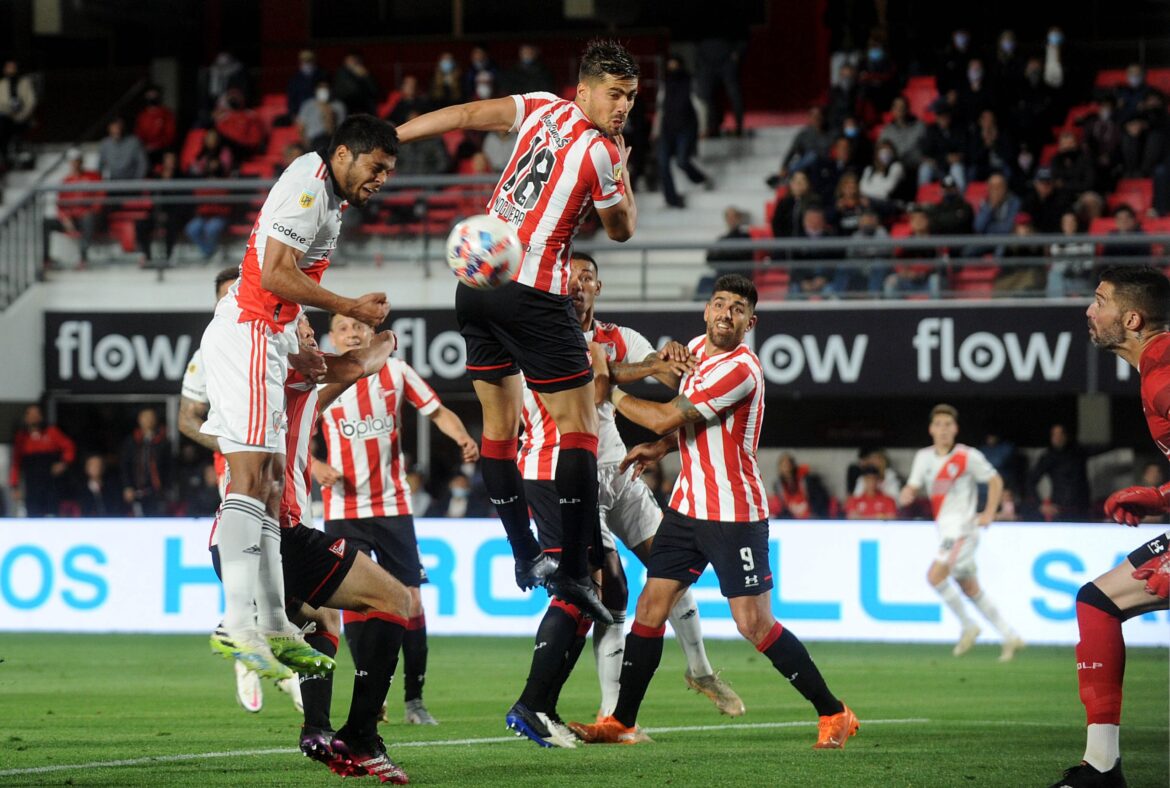River no pudo con Estudiantes en La Plata al cabo de un gran partido