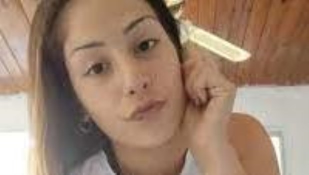 Encuentran a una joven asesinada en un descampado y por el hecho detienen a su pareja