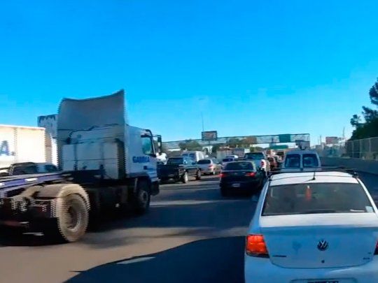 Segundo día de demoras en autopista Buenos Aires-La Plata por cierre de empalme con 25 de mayo