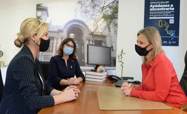 Yañez inauguró en el Consulado Argentino en Roma un «Lactario amigable para las infancias»