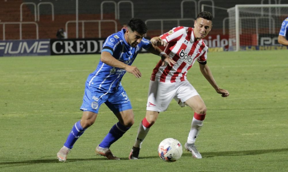 Estudiantes venció a Godoy Cruz en Mendoza y se arrimó a la Libertadores
