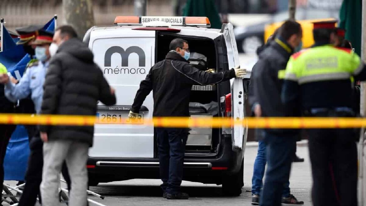 Cuatro muertos por un incendio en una oficina abandonada entre ellos un bebé en Barcelona