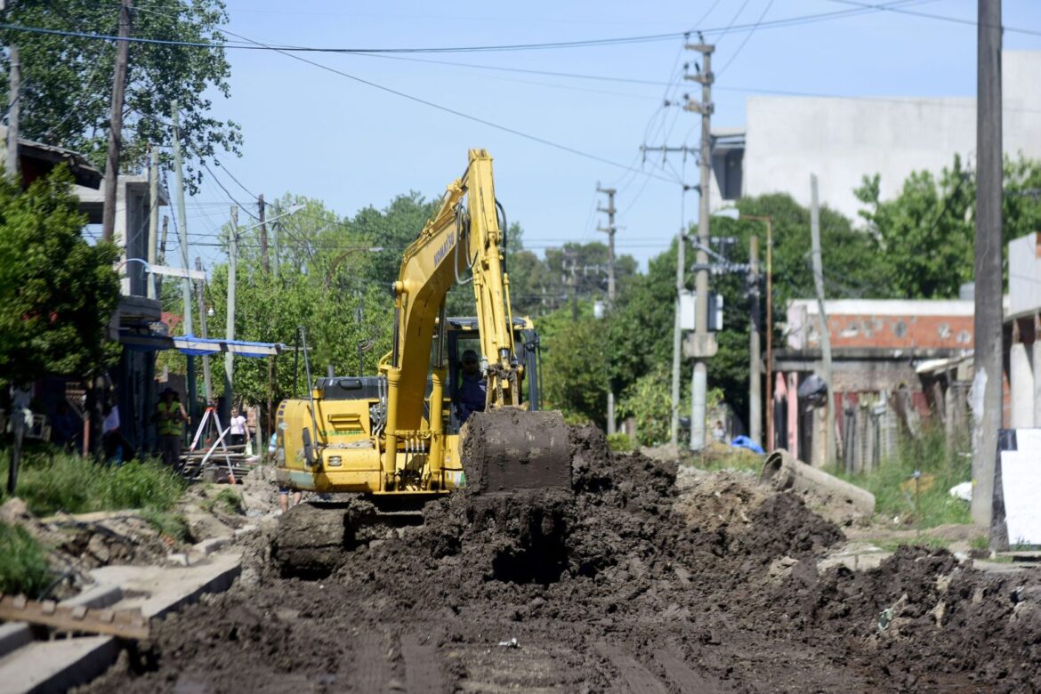La Plata: El Municipio avanza con una obra que mejorará el drenaje y la circulación en la calle 600 de Villa Elvira