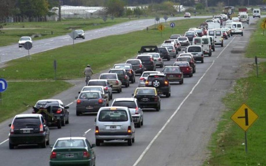 Intenso tránsito vehicular en la ruta 2 hacia la Costa Atlántica bonaerense