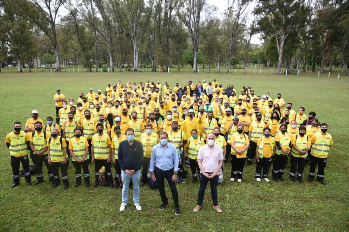 El Municipio de La Plata, comenzó con la entrega de nuevos uniformes a 5 mil trabajadores municipales
