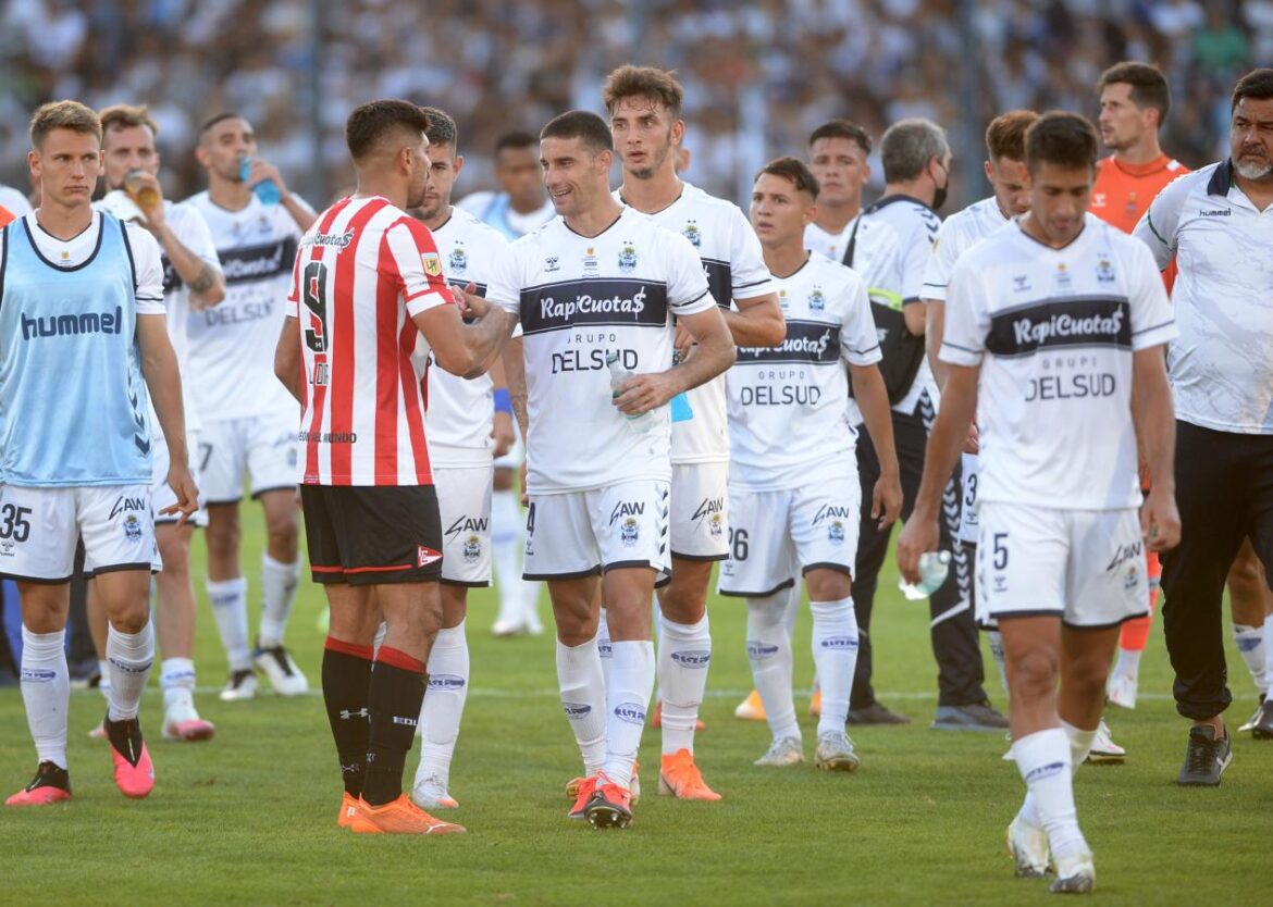 Gimnasia y Estudiantes empataron 4-4 en un clásico platense histórico