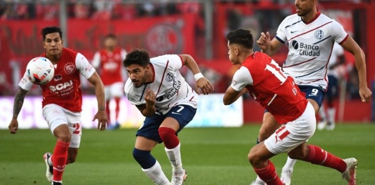 Independiente y San Lorenzo empataron en la fiesta de Bochini