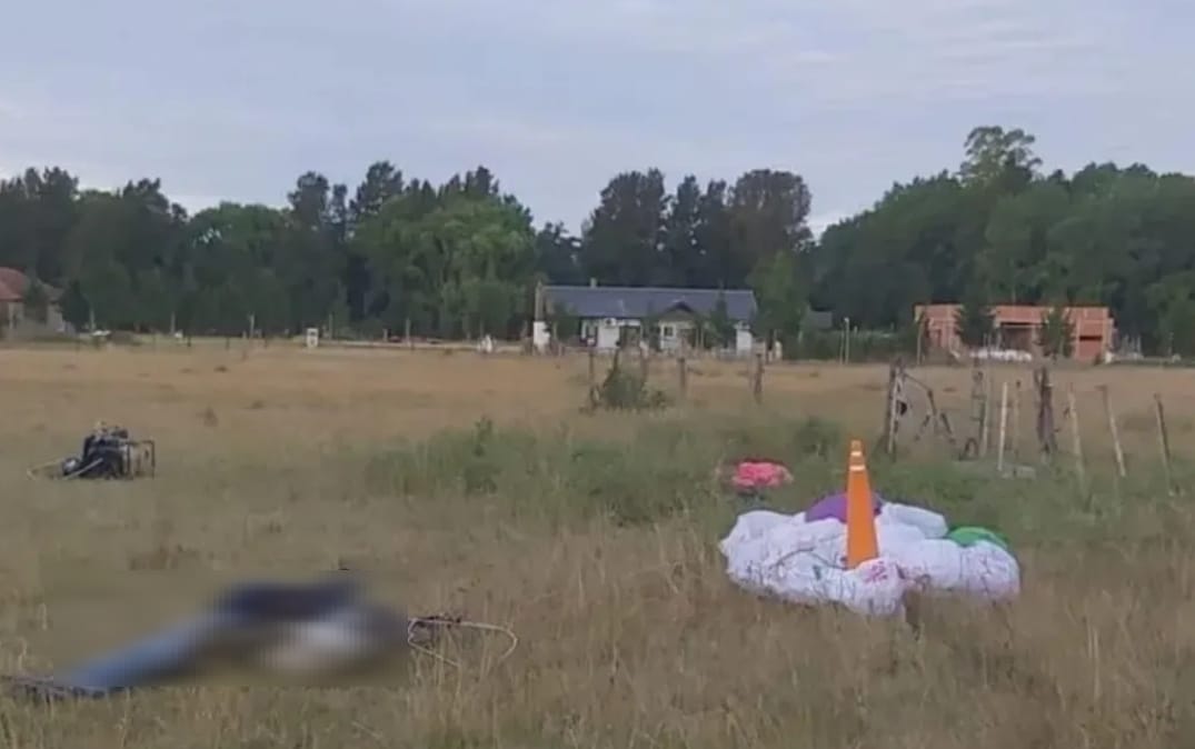 Chocaron dos parapentes y un hombre murió