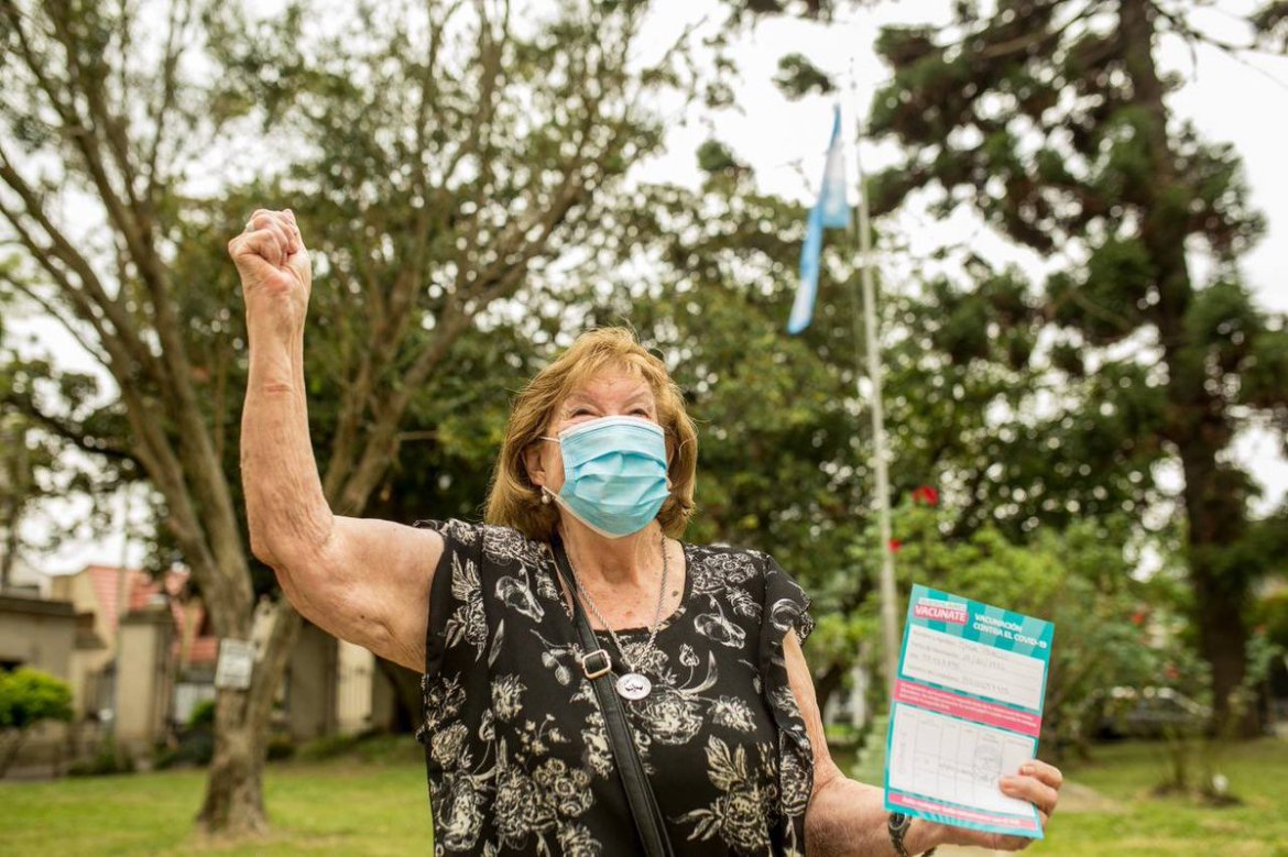 Aconsejan reforzar a los 4 meses la vacunación al personal de salud y a los mayores de 60