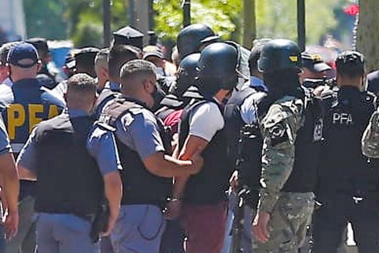 Ordenan liberar a dos policías de la Ciudad acusadas del encubrimiento del crimen de Lucas González